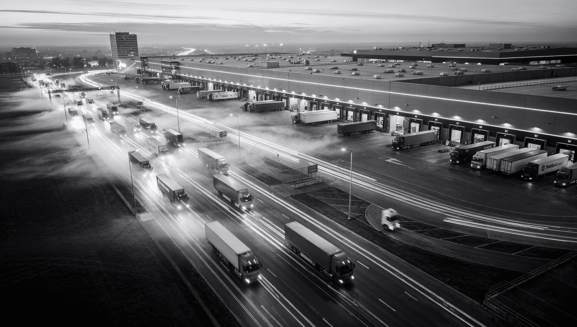 Centro de distribución con andenes de carga — Red de distribución EDRO Solutions